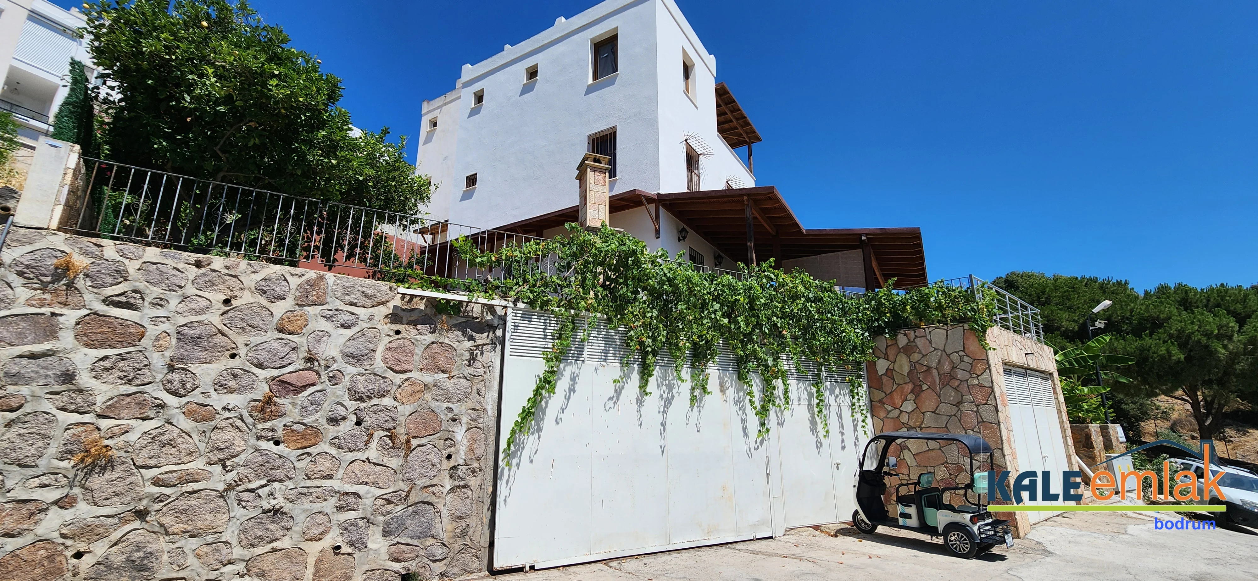 Camel Beach Koyu Üstünde Site İçinde Triplex Villa