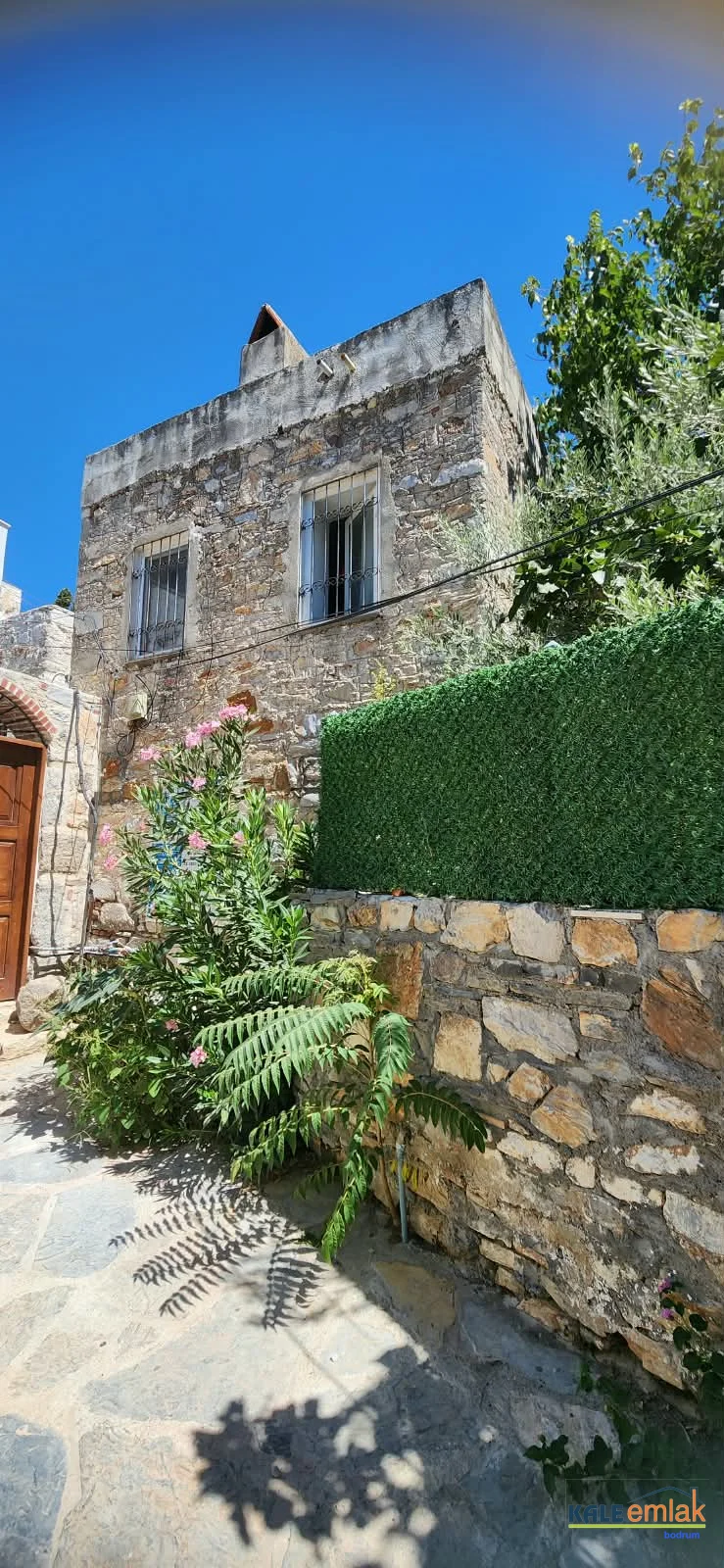Bodrum Merkez'de 212 m2 arsa içinde Taş Ev