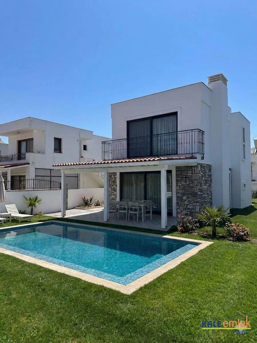 Yahşi'de Kiralık Havuzlu Villa, 4+1, Sahile Yakın