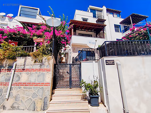 Akyarlar'da Kapanmaz Deniz Manzaralı, Eşyalı 3+2 Tripleks Villa